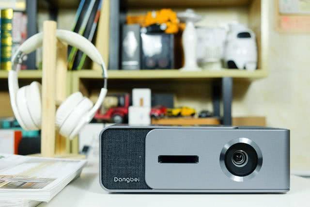 智能投影儀產(chǎn)品設(shè)計(jì),如何在市場(chǎng)海洋中占據(jù)一席之地。